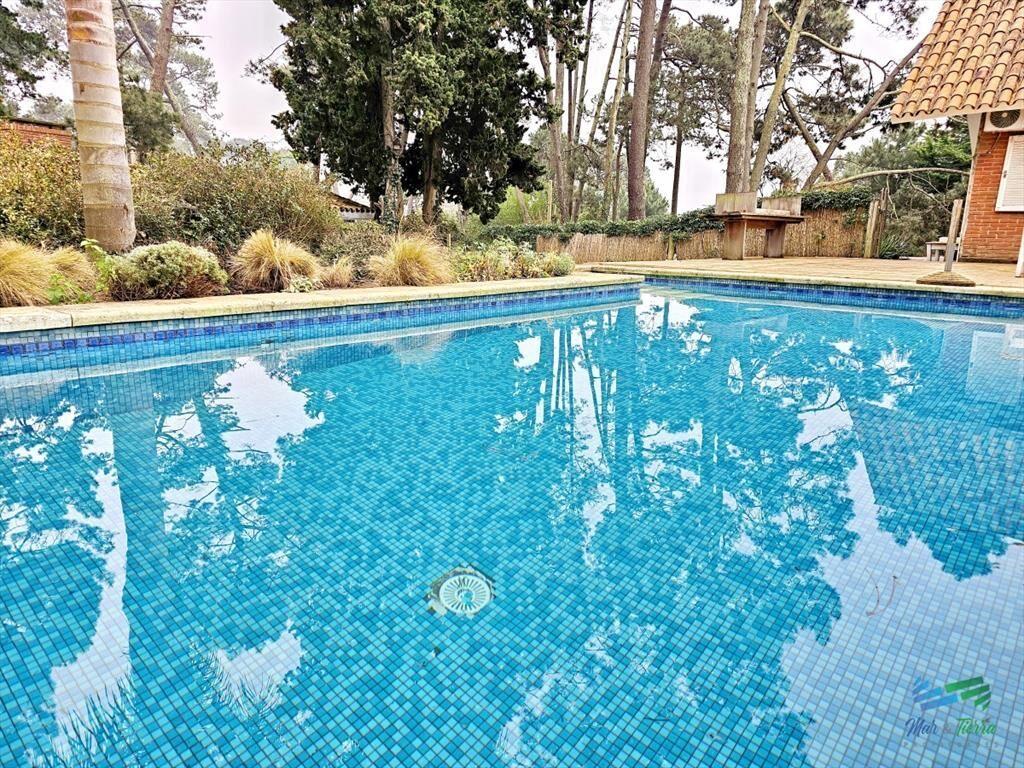 CASA EN ALQUILER, 4 DORMITORIOS Y PISCINA ZONA