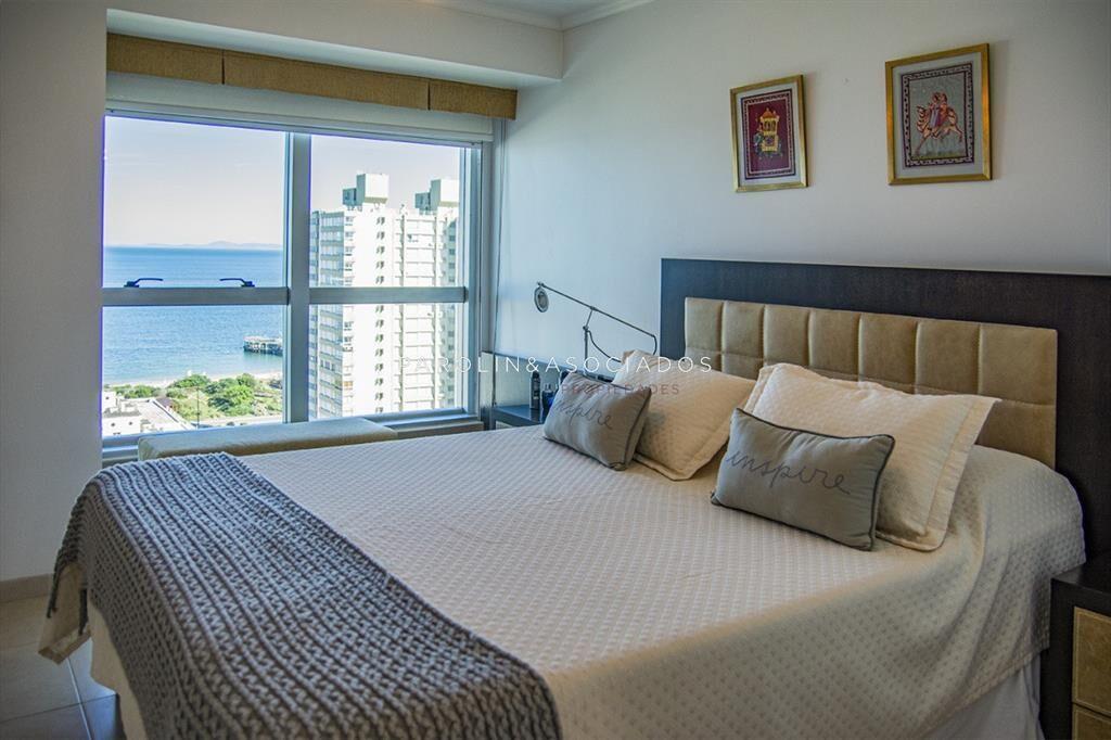 Hermoso apartamento en venta con agradable vista al mar en
