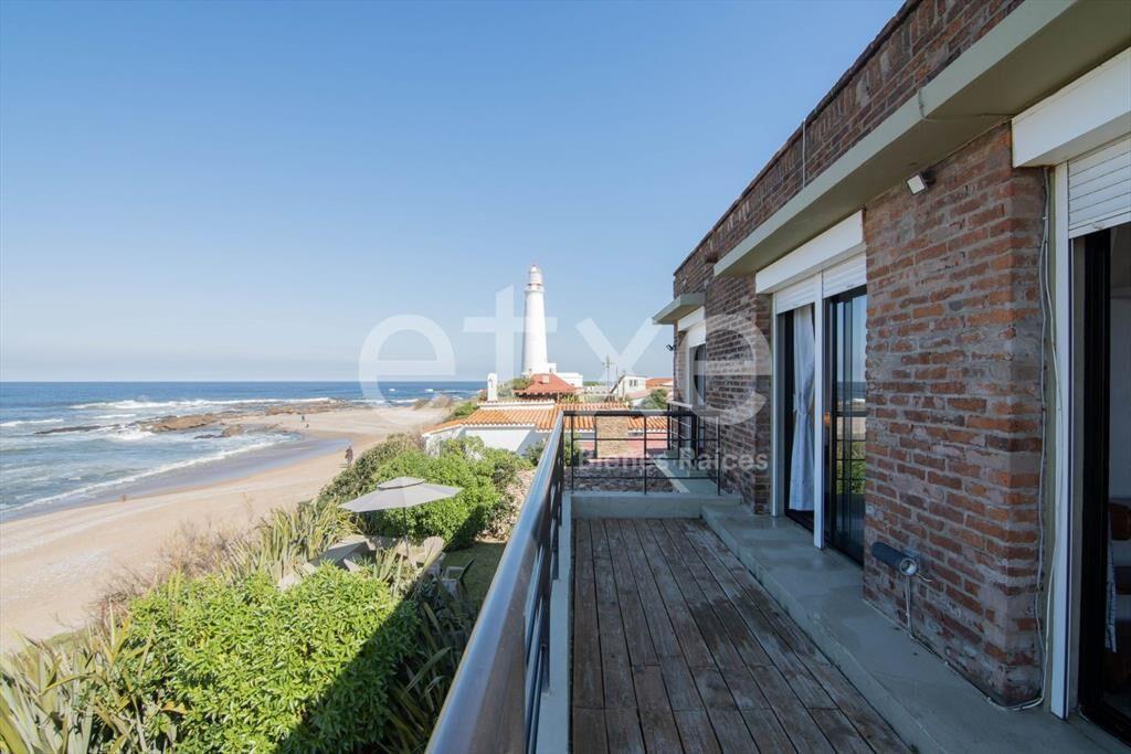 Casa en Venta Sobre la Playa Faro La Paloma...