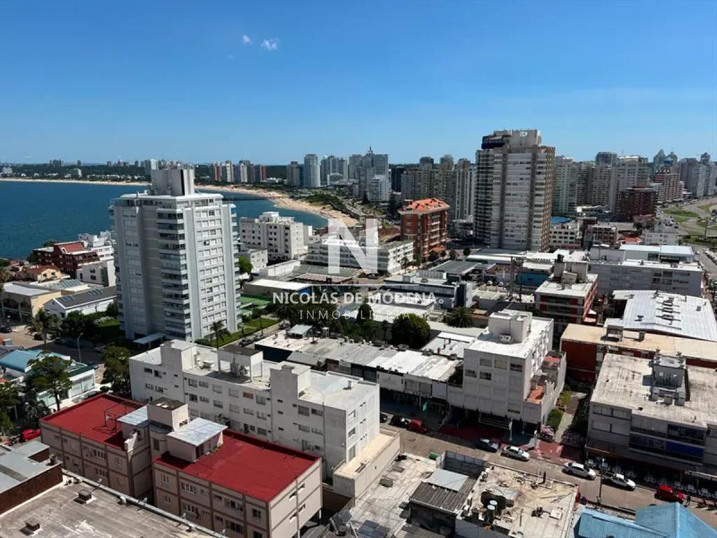 Elegante apartamento a la venta de 3 dormitorios