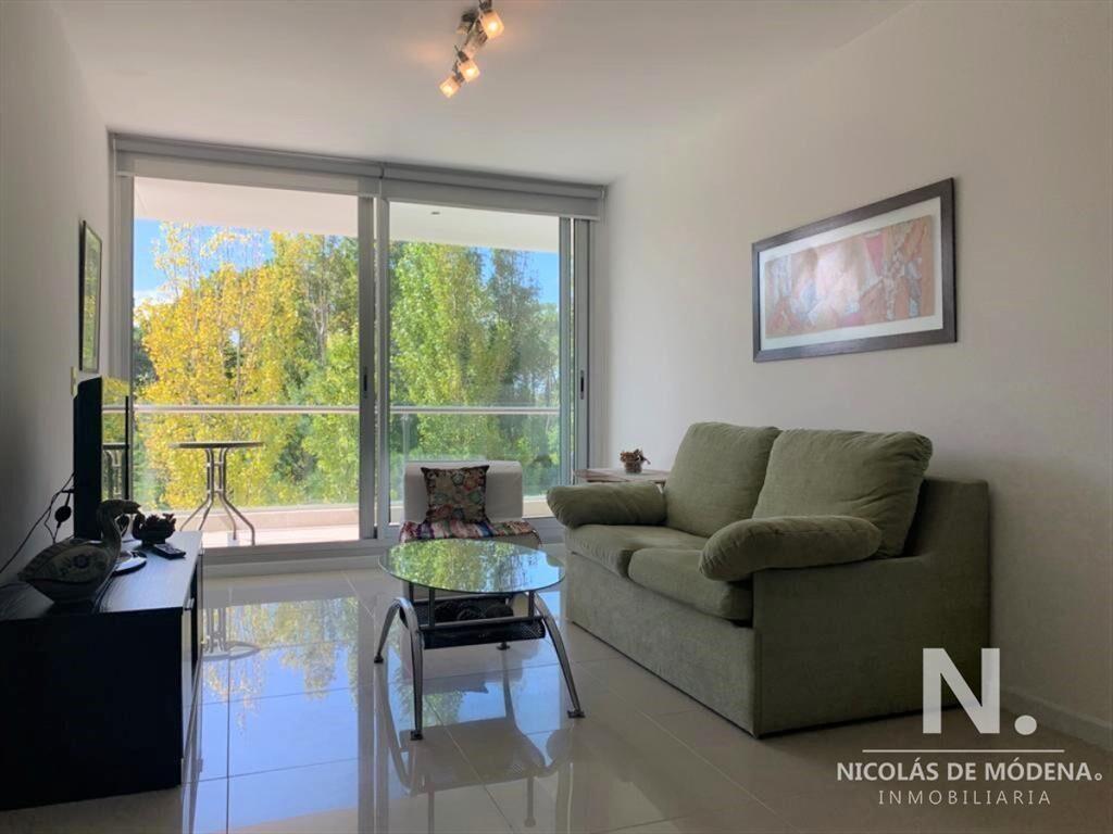 Moderno apartamento de Dos Dormitorios en Venta - Punta del