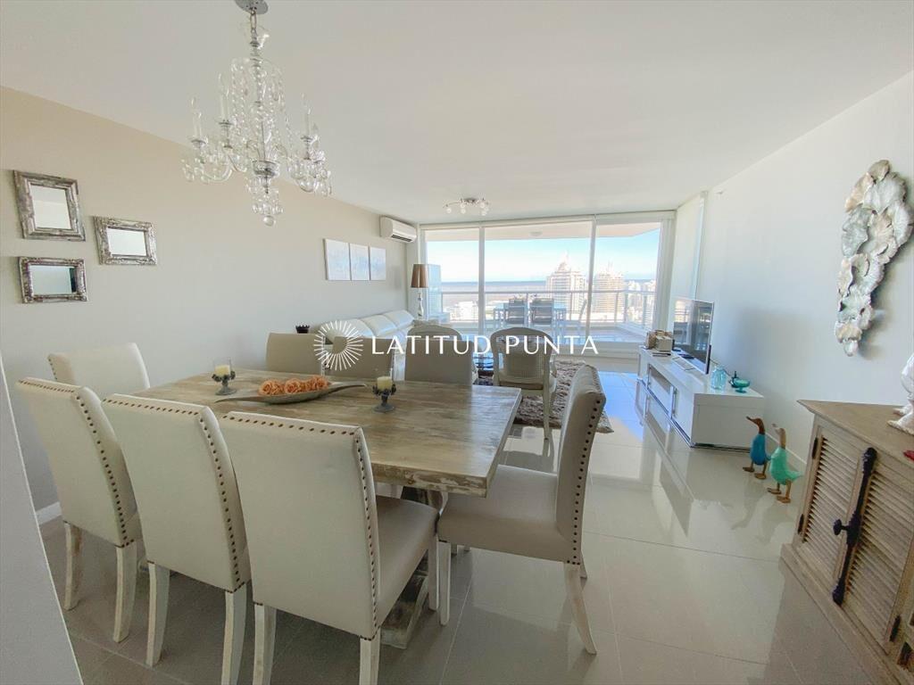 Apartamento de 3 dormitorios, en alquiler de 2024