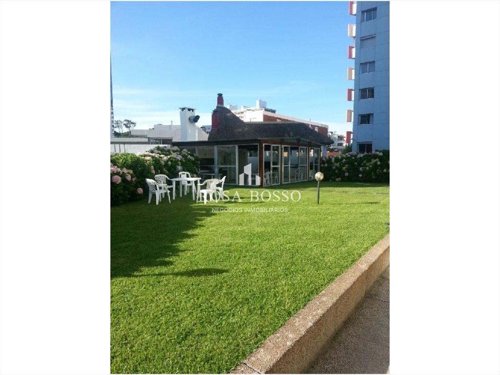 Apartamento en Brava, 3 dormitorios *