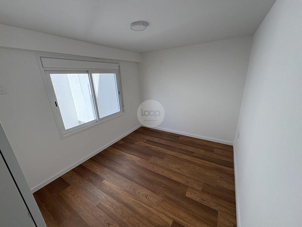 Venta CON RENTA apartamento triplex 2 dorm + estudio, Cordo
