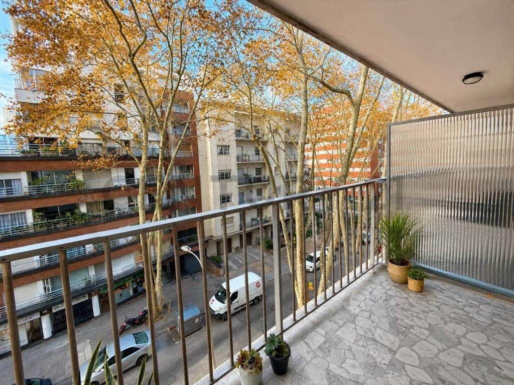 Alquiler POCITOS a metros rambla- AMOBLADO - Monoambiente...