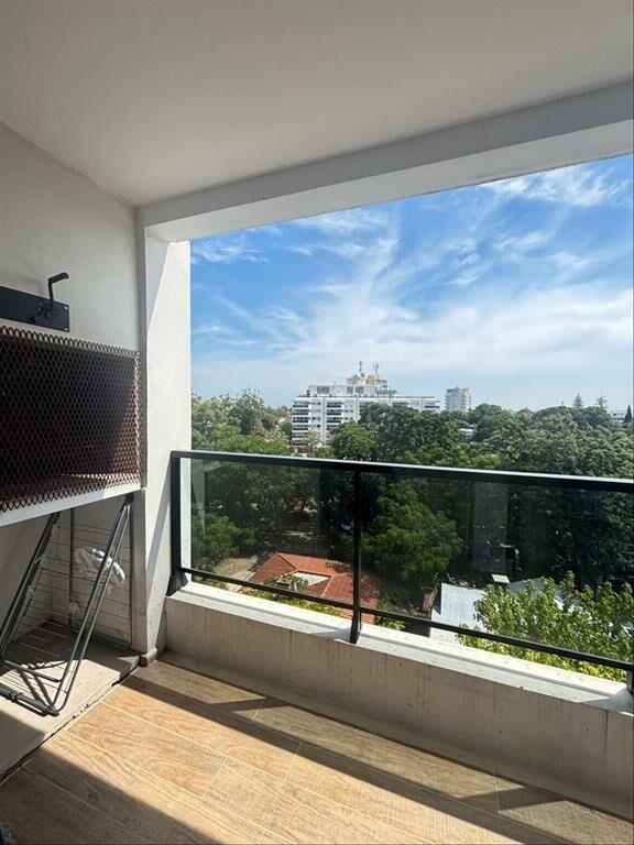 Alquiler anual de apartamento de 2 dormitorios con cochera-