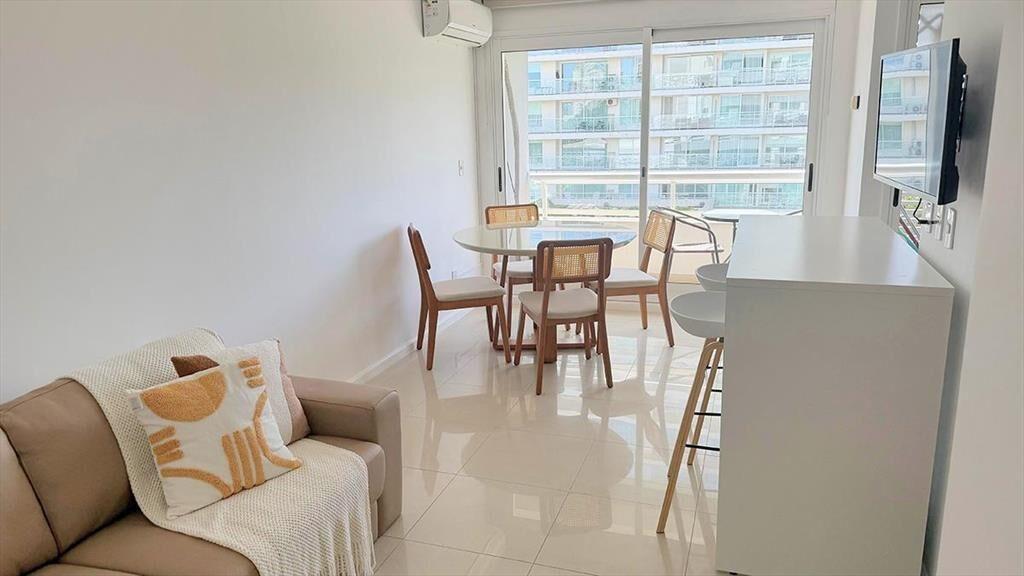 Apartamento en alquiler anual de 1 dormitorio full amenitie