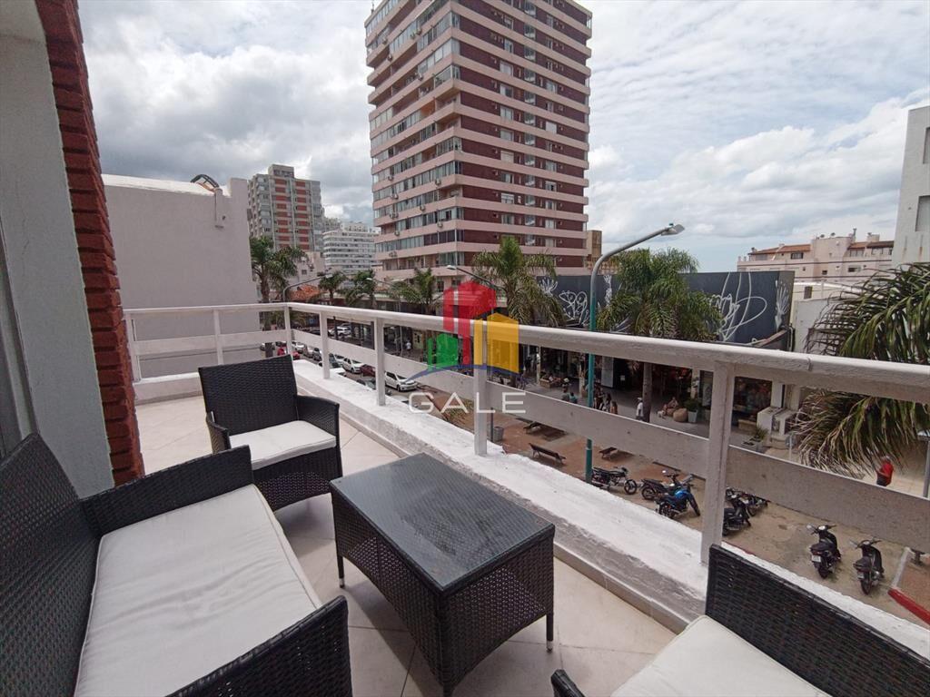 ALQUILER ANUAL, 2 dormitorios, Península, Punta del Este