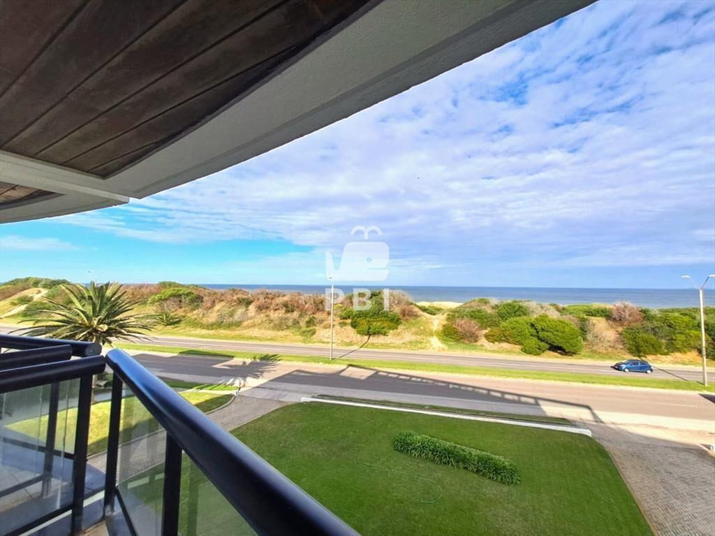Apartamento frente al mar 2 dormitorios mas  - -