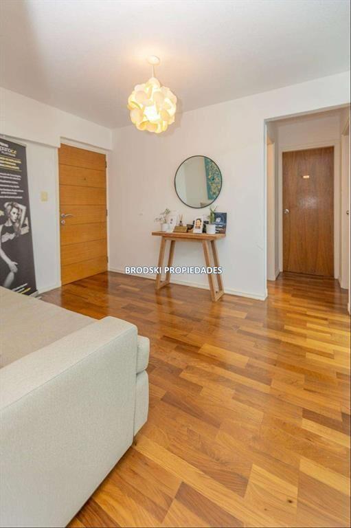 VENTA APARTAMENTO EN TRES CRUCES CON RENTA - 2 DORMITORIOS
