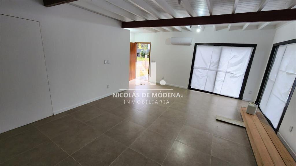 En venta espectacular casa en La Barra de 4