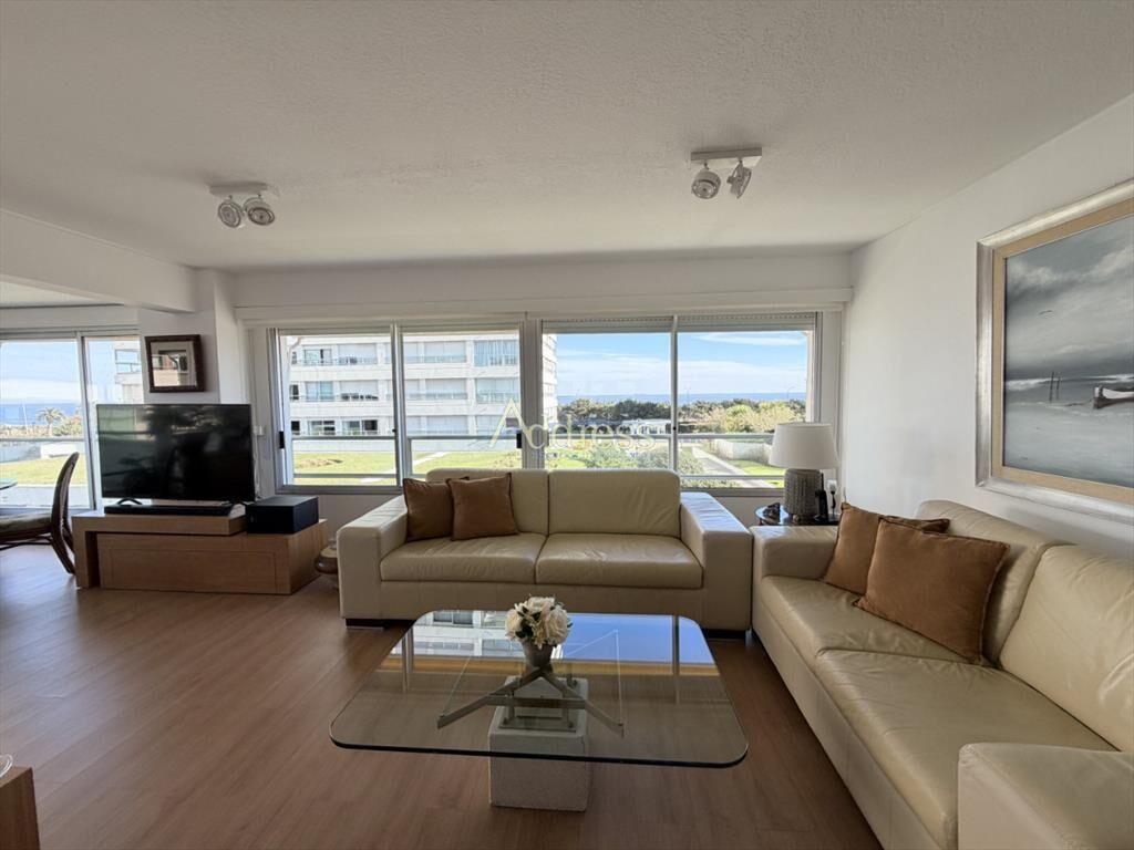 Apartamento en venta de 4 dormitorios con vista