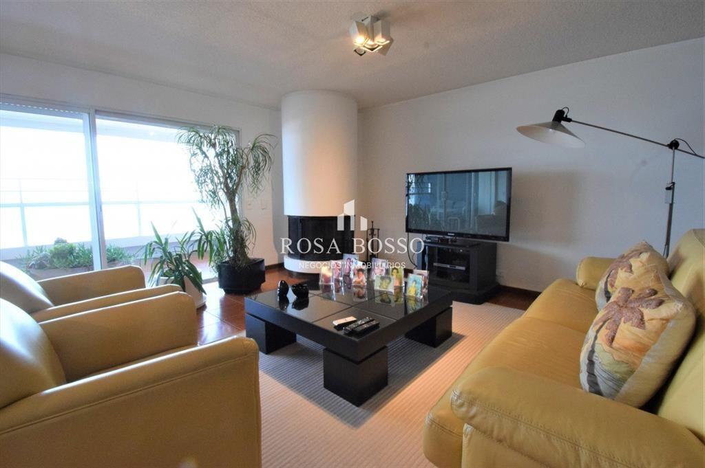 Hermoso apto para la venta frente al mar.