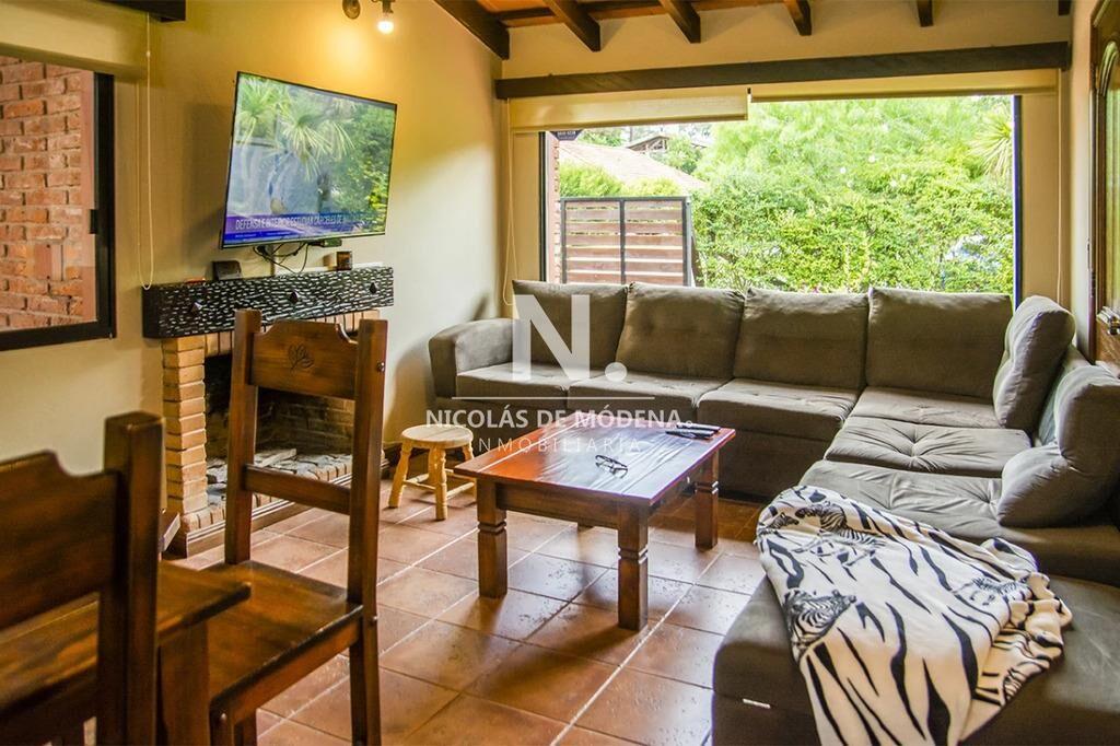 En venta casa de 3 Dormitorios en Jardines de con
