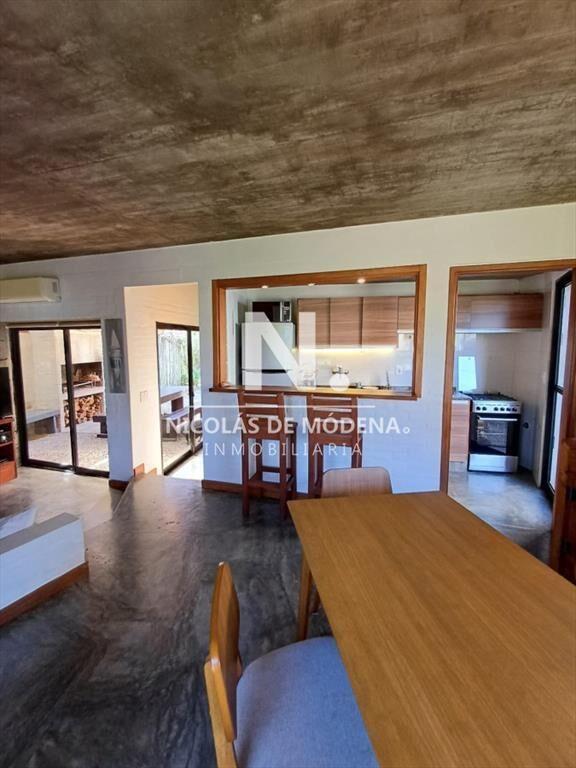 Casa en venta de cuatro dormitorios, parrilla y piscina en