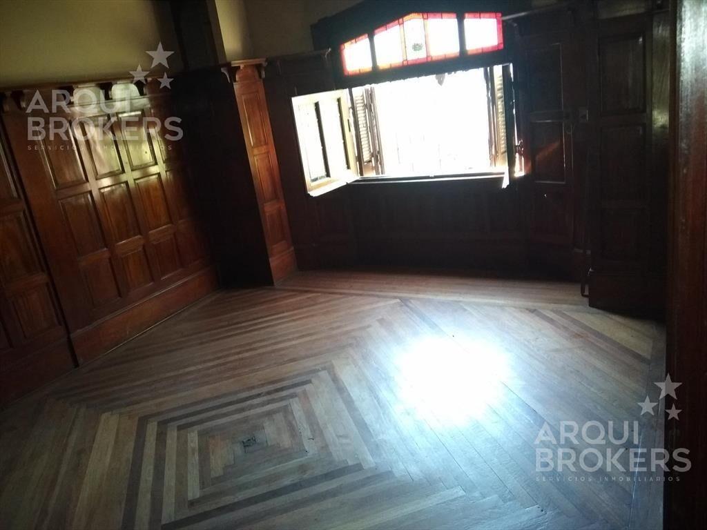 Casa de 6 dormitorios en venta con renta en Pocitos. Idea
