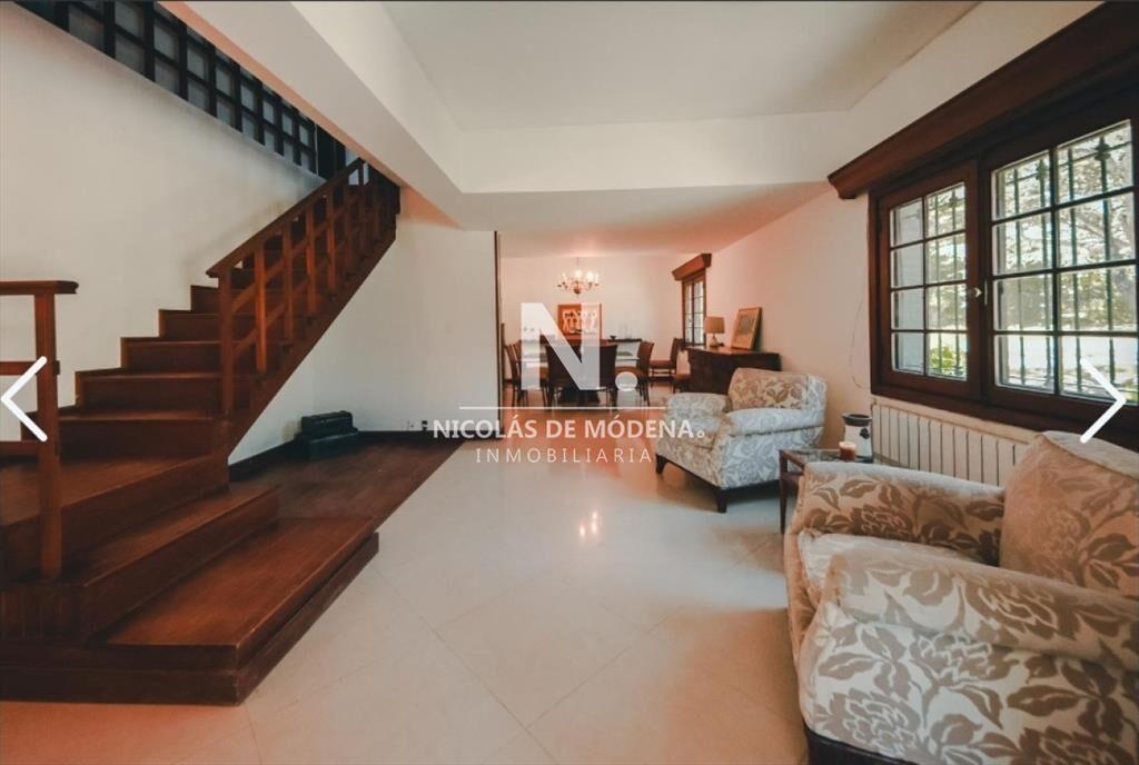 En venta casa de 5 dormitorios a metros del mar