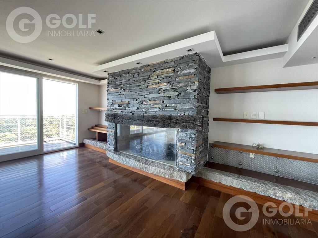 Venta o Alquiler de apartamento triplex de 5 dormitorios en