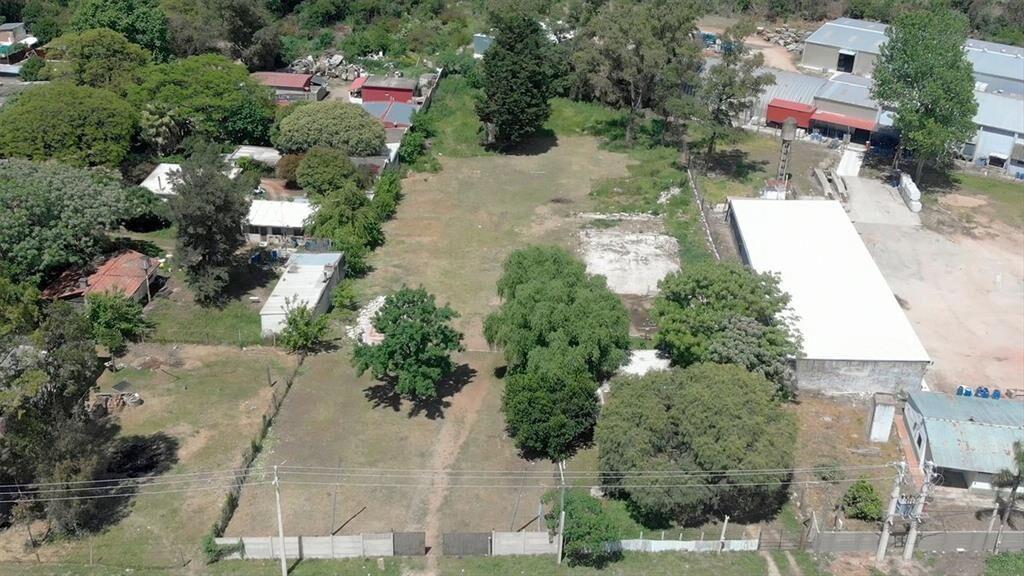 Alquiler gran predio con casa en Barros Blancos