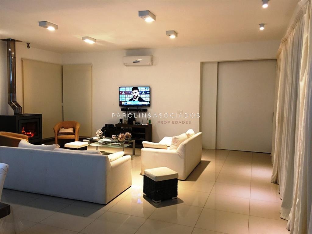 Preciosa casa en venta en Club del lago, Punta