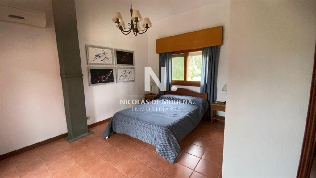 Vende casa en pinares de 4 dormitorios en Punta