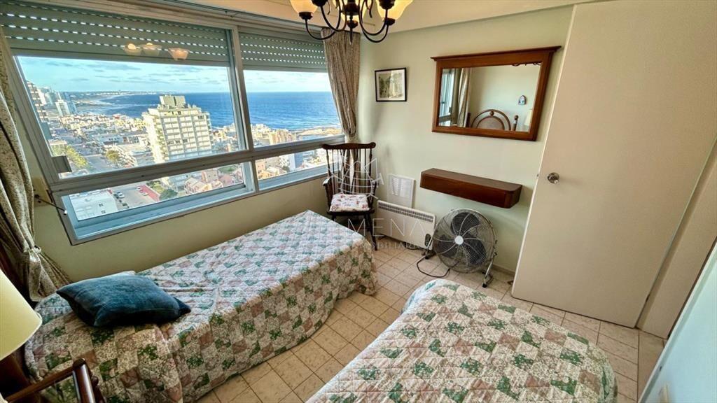 Espectacular departamento en torre de renombre