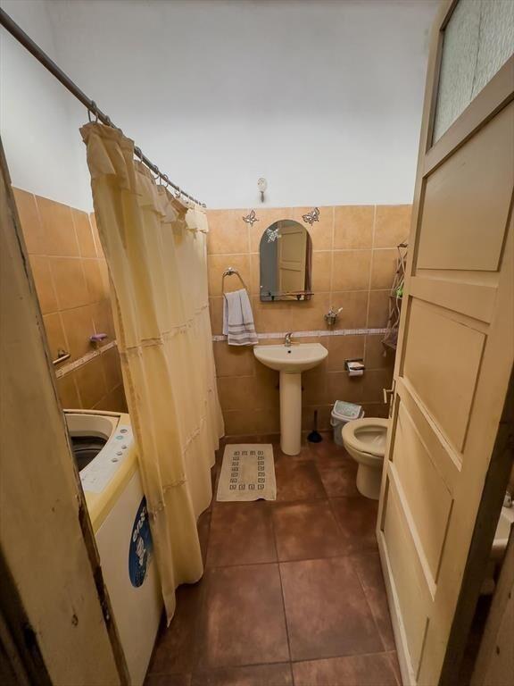 Casa amplia y céntrica con gran potencial en el co