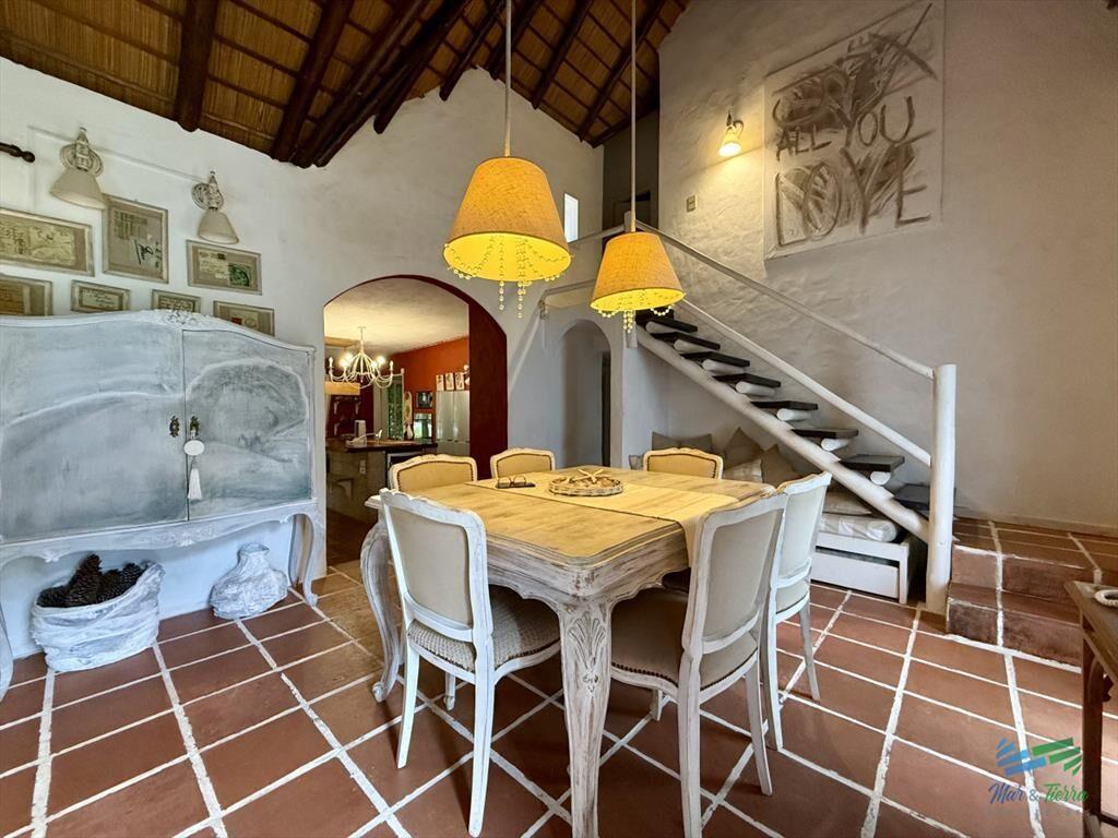 En venta casa 4 dormitorios con piscina en Punta