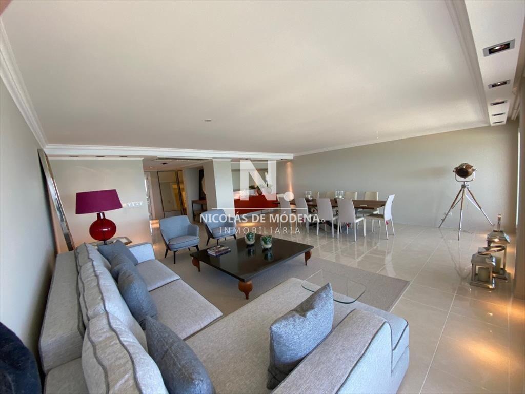 Departamento con vista a playa Masa en venta.