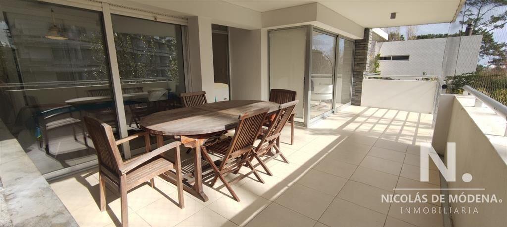 Oportunidad de compra. Vende apartamento de 3 dormitorios e