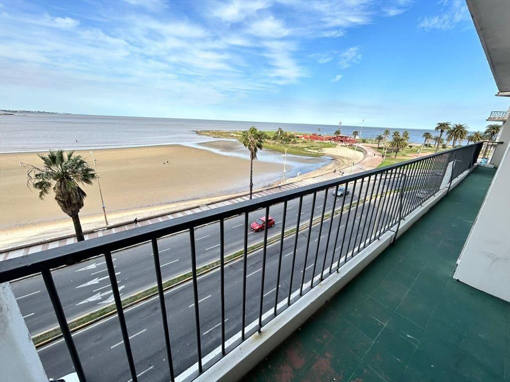 Rambla y Juan María Pérez, 130 m2 , gran terraza, reciclado