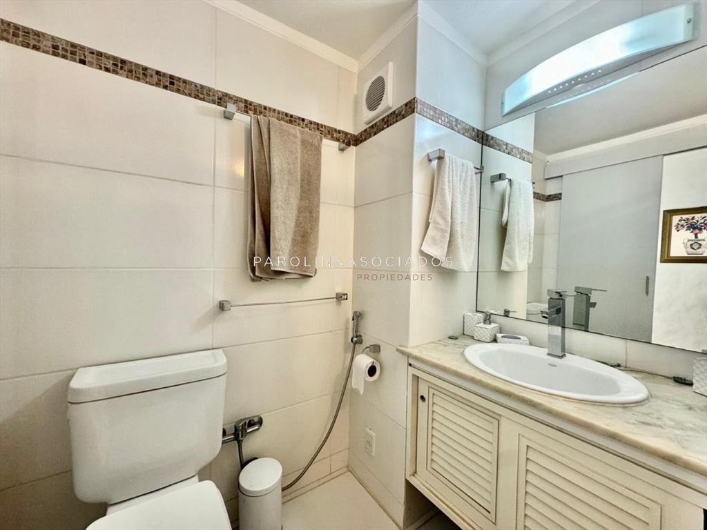 Apartamento reciclado de un dormitorio y medio en Penínsul