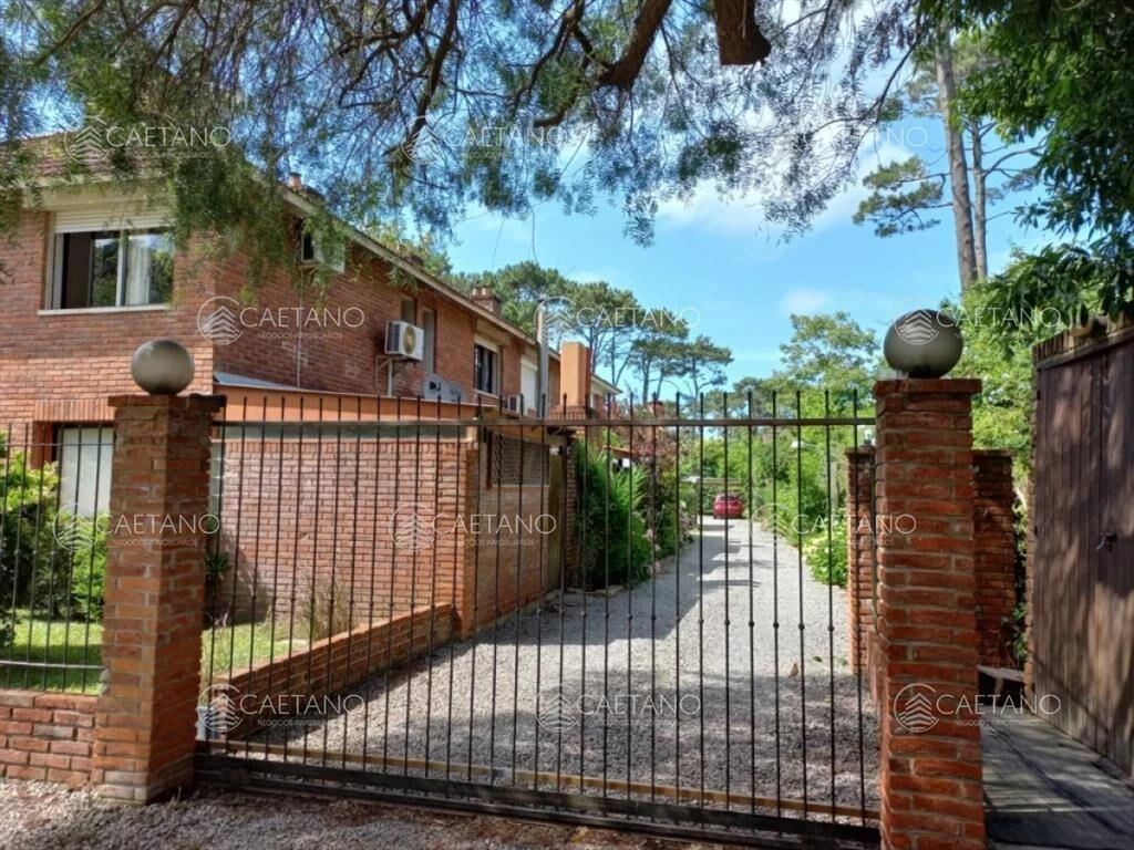 VENTA CASA EN COMPLEJO CON PISCINA PUNTA DEL ESTE
