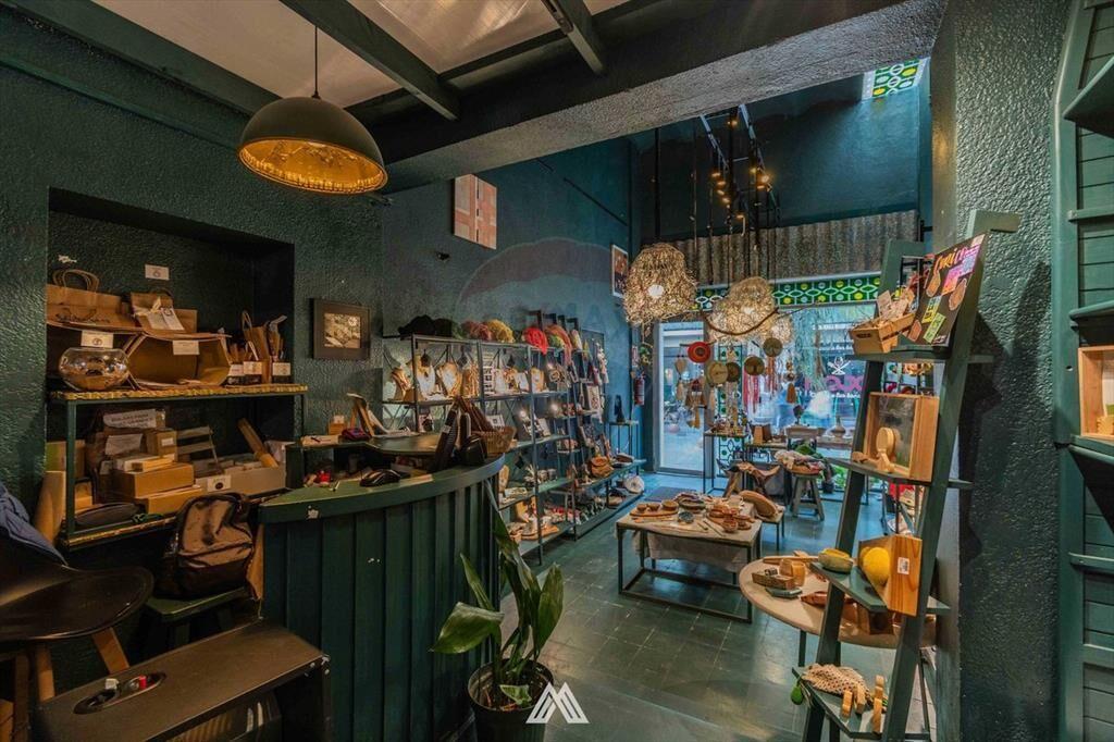 Se venden 3 locales comerciales en Ciudad Vieja.