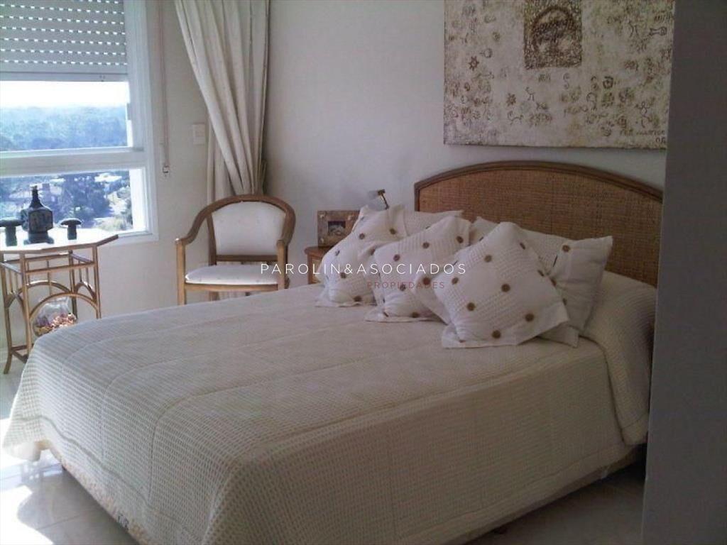 Apartamento de 3 dormitorios en Coral Tower, del