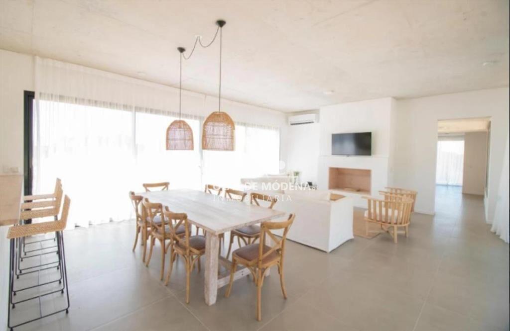 Vende casa en Pueblo mio, Manantiales de 4 dormitorios.