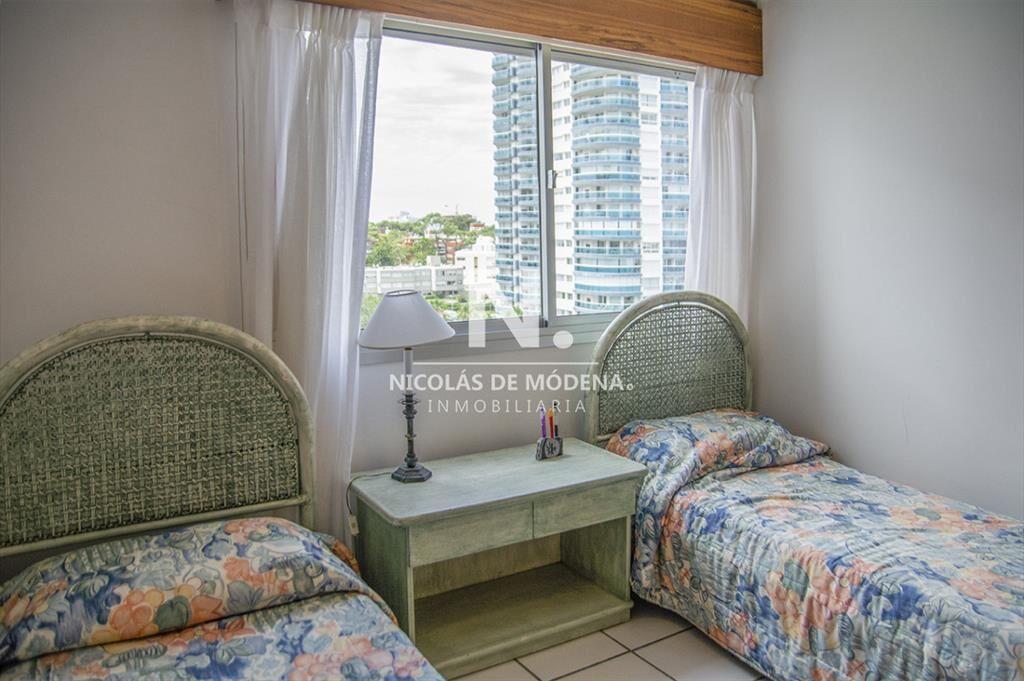 Apartamento de 3 dormitorios a la venta en playa