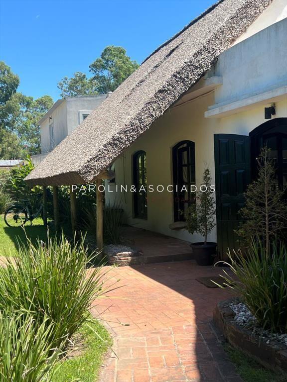 Amplia casa a la venta en Punta del Este de 6 en
