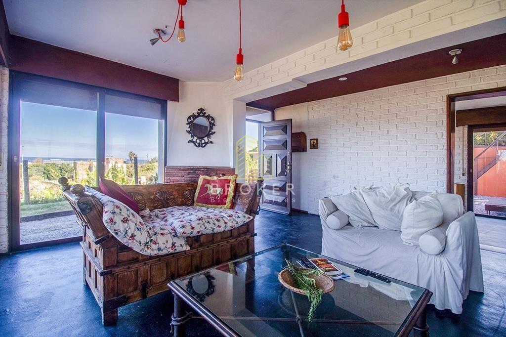 Venta de casa de 4 dormitorios mas dependencia en