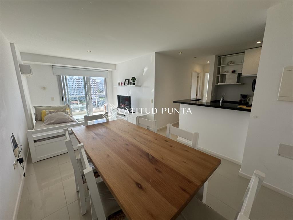 Apartamento de 2 dormitorios 1 baño ubicado en a