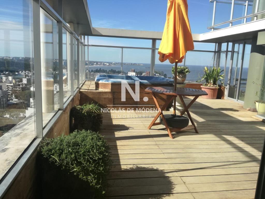 ESPECTACULAR VISTA EN EL MEJOR PUNTO DE MONTEVIDEO
