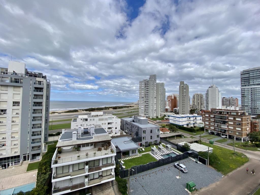 APARTAMENTO EN VENTA DE 2 DORMIOTRIOS EN PUNTA