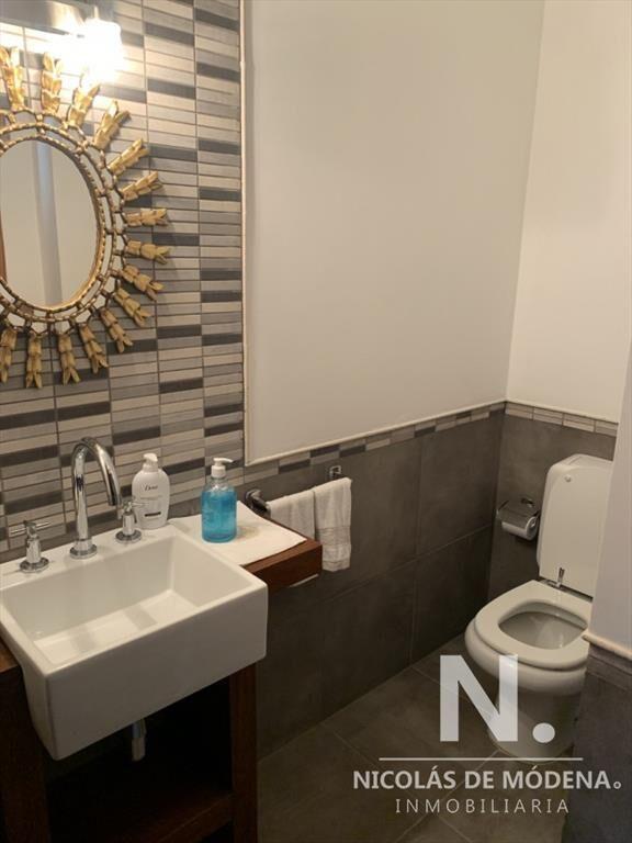 Casa de Cuatro dormitorios completamente reciclada en Venta