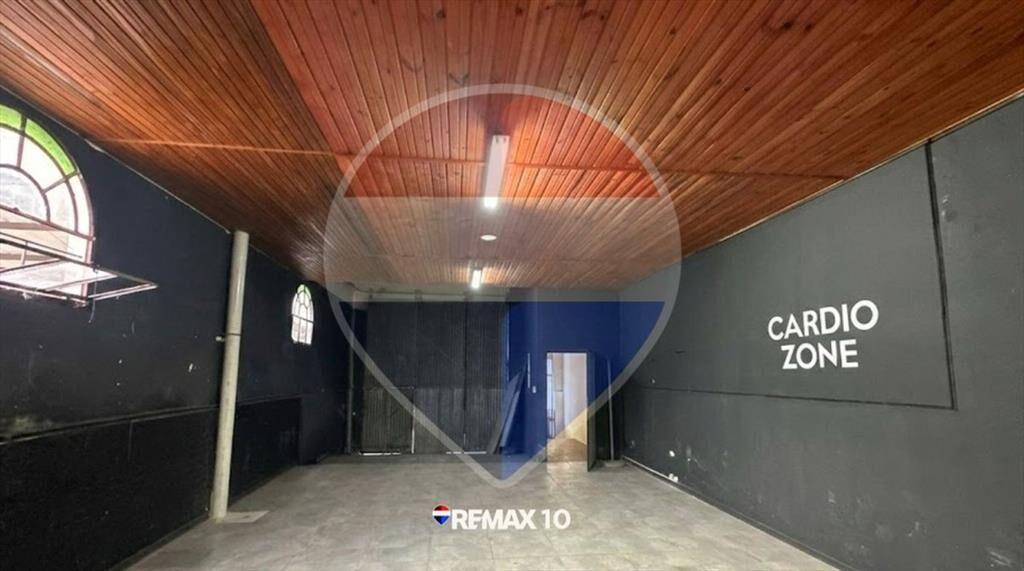 Gran salón con potencial comercial o logístico