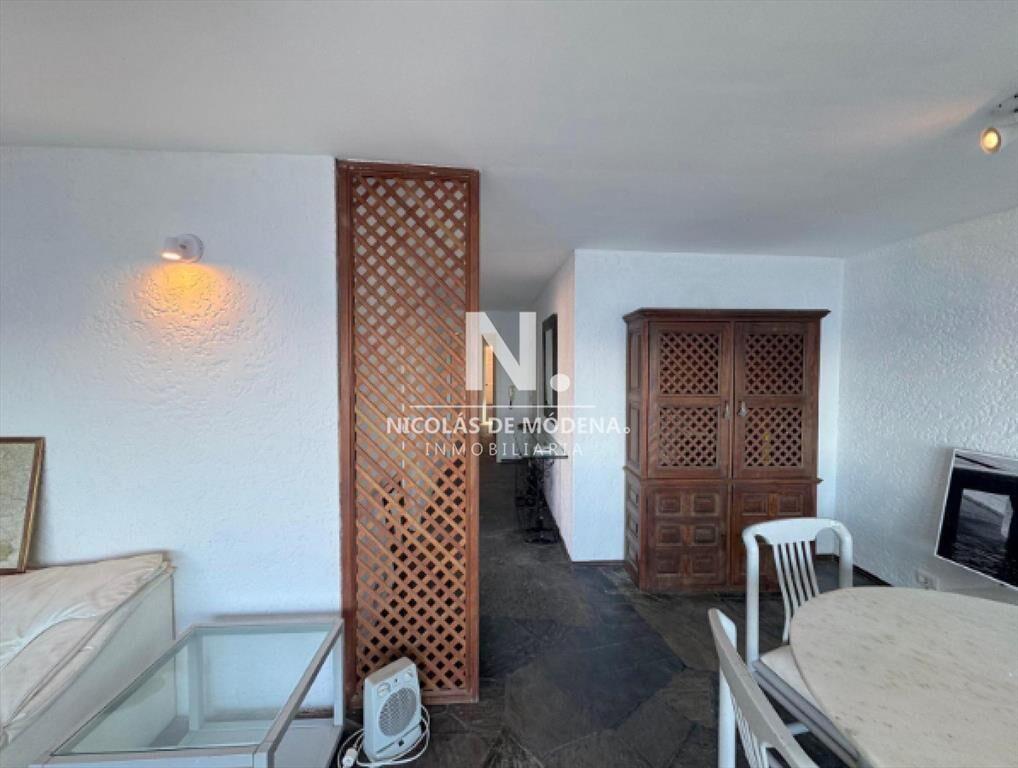 En venta impecable apartamento de 3 dormitorios y