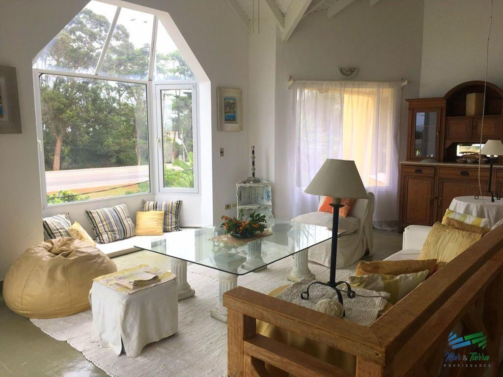 VENTA de casa en playa mansa,  casa en zona de al