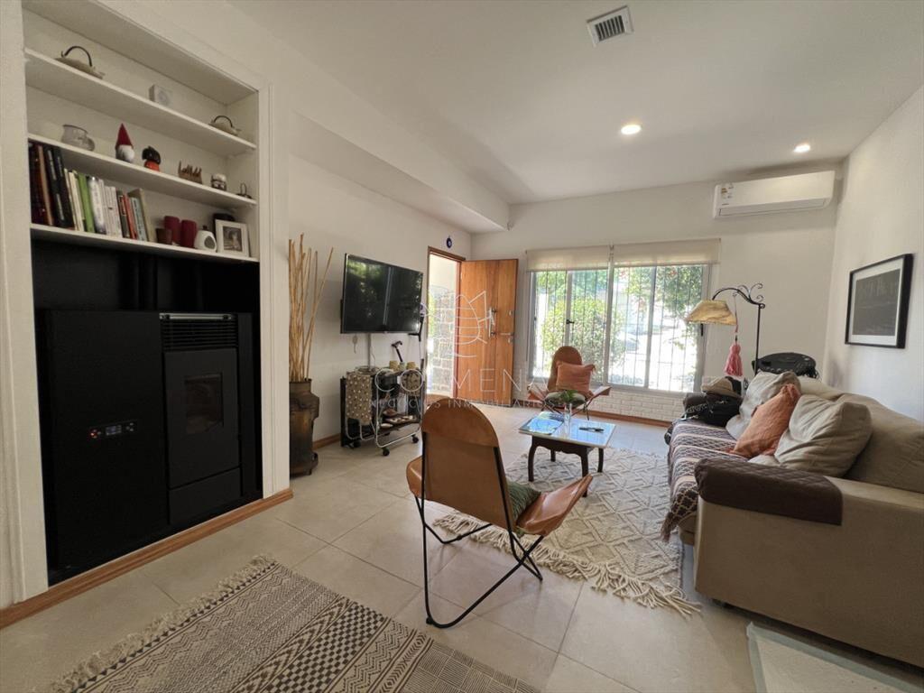 EN VENTA! Espectacular casa reciclada a nueva, con dos apar