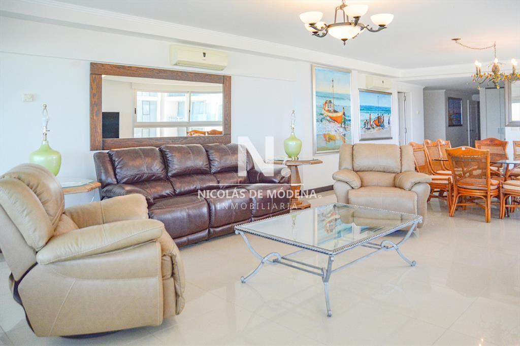 Vende departamento de 3 dormitorios en Brava del
