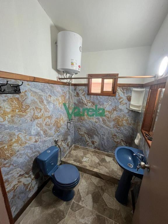 Venta de casa en Salinas, chalÃ© de tejas, 3