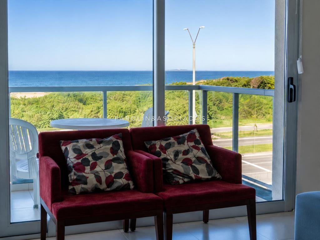 Apartamento de 3 Dormitorios en Primera Línea